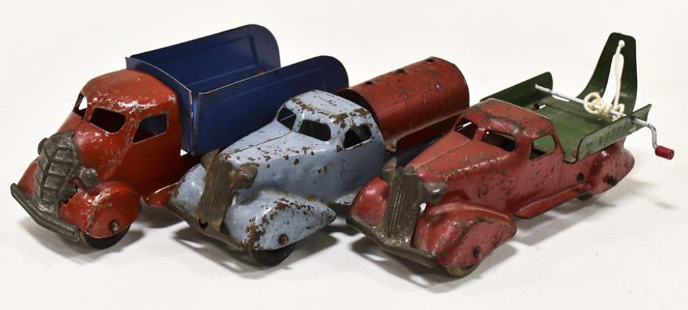 Wyandotte / Marx Tanker, Tow, & Stake Trucks (1 of 7)