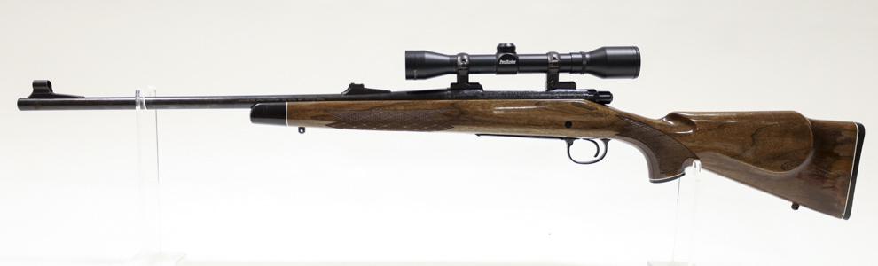 Remington Model 700 .30-06 Sprg Bolt Action Rifle: Remington Model 700 bolt action rifle in .30-06 Springfield. The rifle is in nice used condition and has a 22" barrel. Nice engraving on the receiver. Includes a Simmons ProHunter 4x32 scope. SN: E663