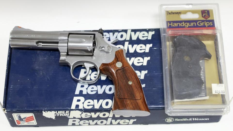 Smith & Wesson 686-1 .357 Magnum Revolver In Box: In the original box Smith & Wesson Model 686-1 six-shot revolver in .357 Magnum. The stainless revolver is in very nice condition with a 4" barrel. Comes with the original grips and Pachmayer Gripper