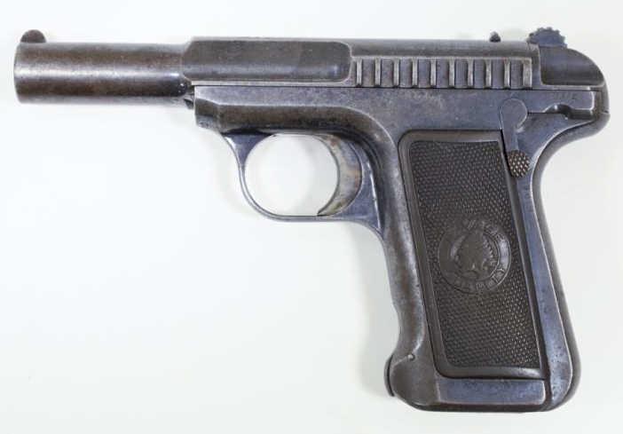 Savage Model 1907 .32 Cal. Semi-Automatic Pistol: Savage Model 1907 semi-automatic pistol in .32 caliber. The pistol is in good condition with use and age wear and has a 3.75" barrel. SN: 30470. FFL required for transfer. (74-7)