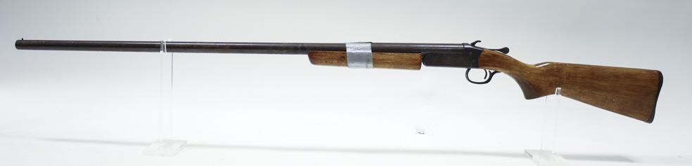 Winchester Model 370 12 Ga. Single Shot Shotgun: Winchester Model 370 single shot shotgun in 12 gauge. The shotgun is in fair condition with the wrong forearm and has a 36" barrel. SN: C129983. FFL required for transfer. (661-6)