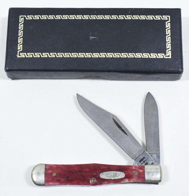 1983 Case XX 6225-1/2 Coke Bottle Knife In Box: 1983 Case XX model 6225-1/2 Coke Bottle style 2-blade folding knife with original box. Knife appears to be in overall good condition with light surface rust and wear from age and storage. When closed 