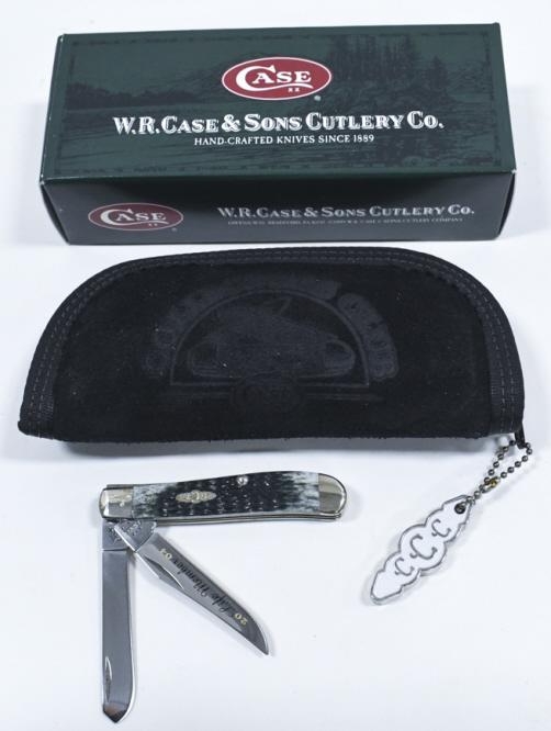 2004 Case XX Collectors Club 6207 Trapper Knife: 2004 Case XX Collectors CLub model 6207 Trapper folding knife with original box and soft case. Knife appears to be in nice condition with light wear from storage and display. When closed it measures a