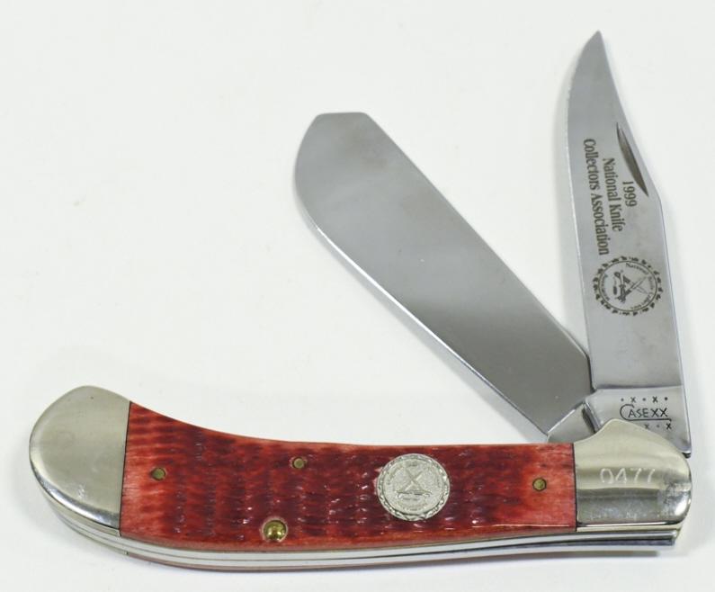 1999 Case XX Knife Collectors Assoc. 62100 Knife: 1999 Case XX National Knife Collectors Association Large Saddlehorn folding knife model no. 62100. Knife appears to be in nice condition with some wear from age, use, and display. When closed it measu