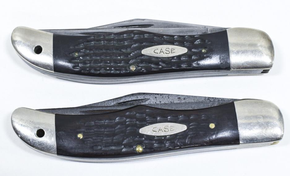 (2) 1970s Case XX 6265 Hunter Folding Knives: Lot of two vintage 1970s Case XX 2-blade hunter folding knives model no. 6265. Both have wear and pitting to the blade from use and age. When closed they measure approximately 5-1/4" across.