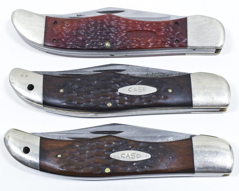 (3) Vintage Case XX 6265 Hunter Folding Knives: Lot of three vintage Case XX 2-blade hunter folding knives model no. 6265. Lot includes two 1970s knives and a 1980. All three have wear and pitting to the blade from use and age. When closed they mea
