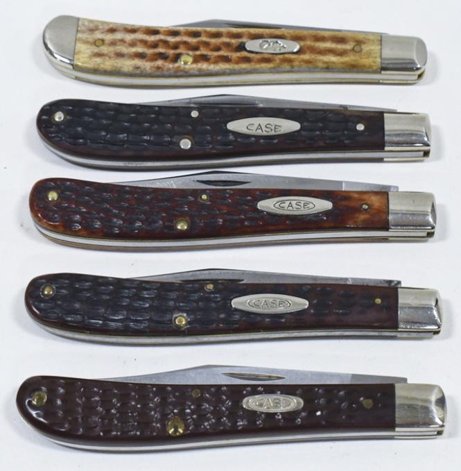 5 Vintage Case XX Slimline Trapper Folding Knives: Lot of five vintage Case XX Slimline Trapper model 61048 folding knives. Knives vary in age. They all appear to be in overall good condition with some wear from use, age, and storage. When closed they