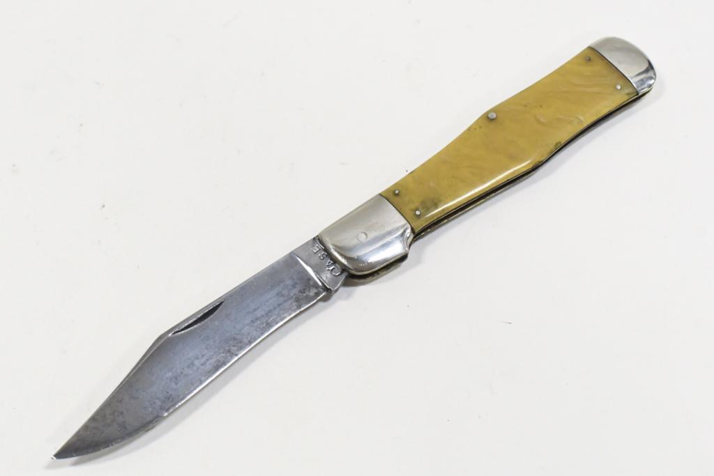 1920-1940 Case XX Coke Bottle Folding Knife: 1920-1940 Case XX Coke Bottle style folding knife. Knife appears to be in fair condition with pitting on blade and wear from use and age. When closed it measures approximately 5-1/2" across.