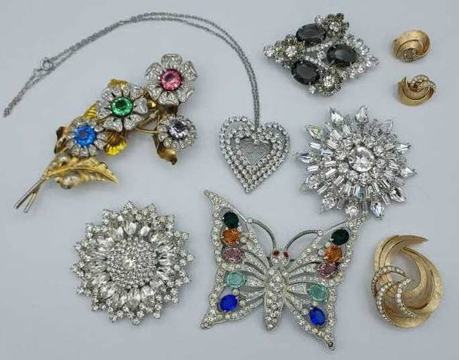Ladies Vintage Costume Jewelry, Earrings & More Apr 16, 2022 Kraft Auction Service in IN