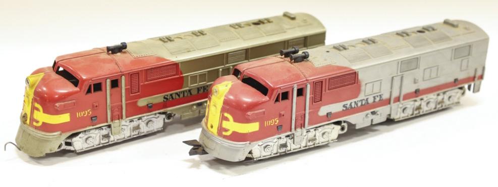 Marx 1095 Santa Fe A-A Units Deisel Engine Set: Marx 1095 Santa Fe A-A units Deisel engine set. Powered and non powered unit. Has wear from age and use, untested.