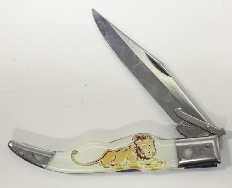 Japan Swing Guard Lockback Lion Knife: Vintage Lion Japan Swing Guard Lockback folding knife. Marked Made in Japan. Knife has some wear from age and use. Blade measures 4" long, Overall length 9.25" long