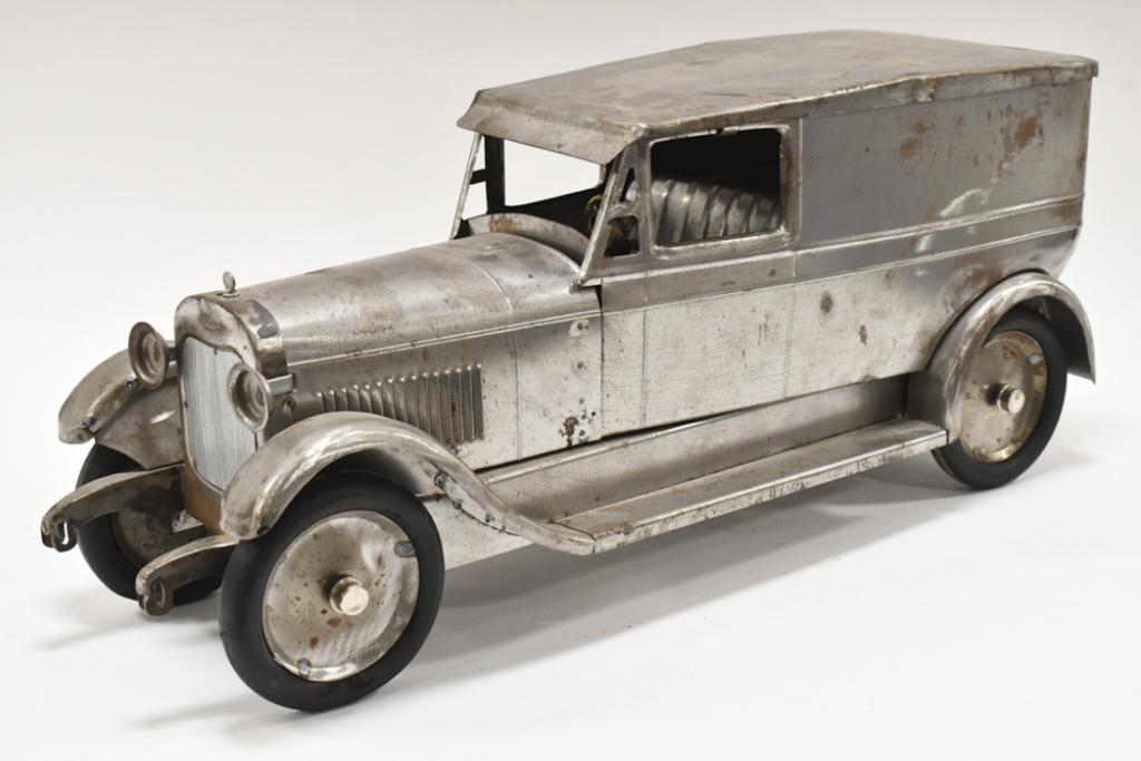 Buffalo Commons Lincoln Sedan Delivery Panel Truck (1 of 11)