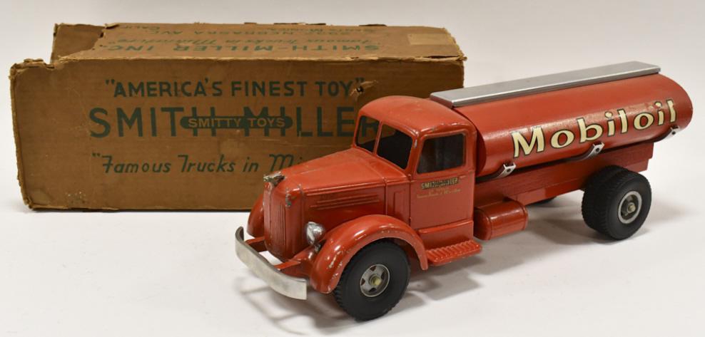 Original Smith Miller Mobiloil Tanker Truck w/ Box (1 of 9)