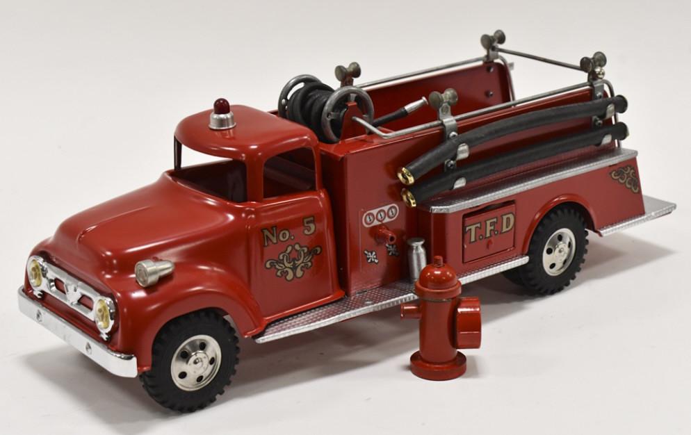 Tonka Round Fender Suburban Pumper #5 Fire Truck (1 of 8)