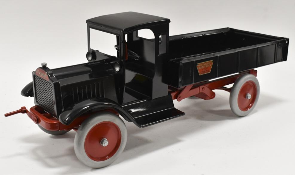 Restored Keystone Packard Crank Dump Truck (1 of 8)