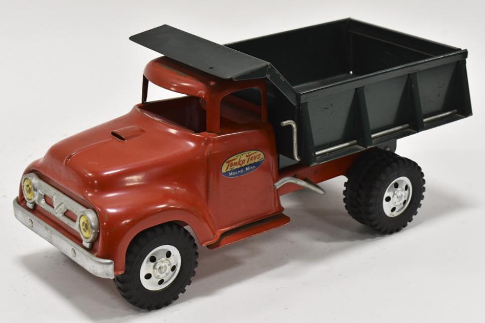 Original Tonka Round Fender Dump Truck: Original Tonka round fender dump truck. Good condition with some paint loss and wear from play and age. Measures approximately 13" long.