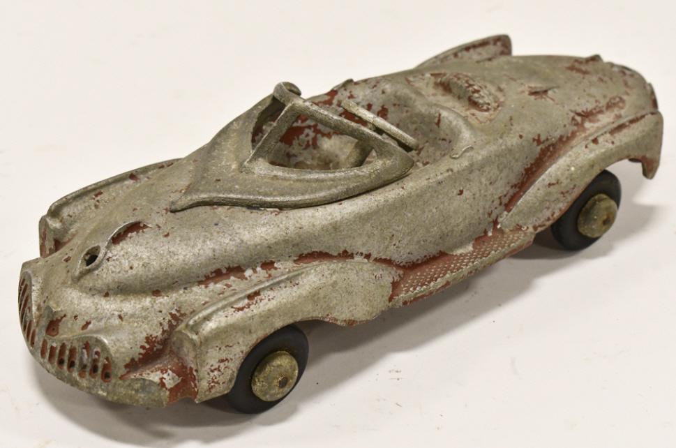 Oglesby Playmate Cast Aluminum Futuristic Car (1 of 7)