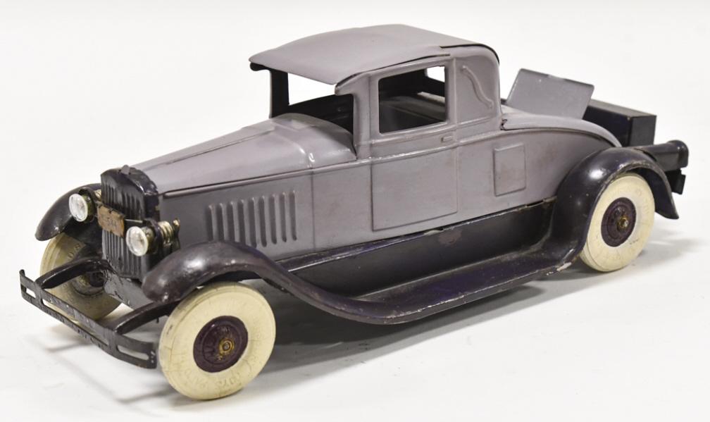 Kingsbury Windup Coupe Car w/ Music Box (1 of 9)