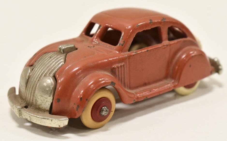 Hubley Cast Iron Chrysler Air Flow No. 2182 (1 of 5)