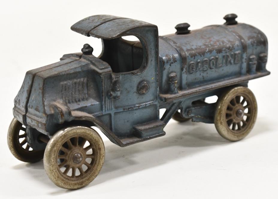 Arcade Cast Iron Gasoline Tanker Truck (1 of 6)