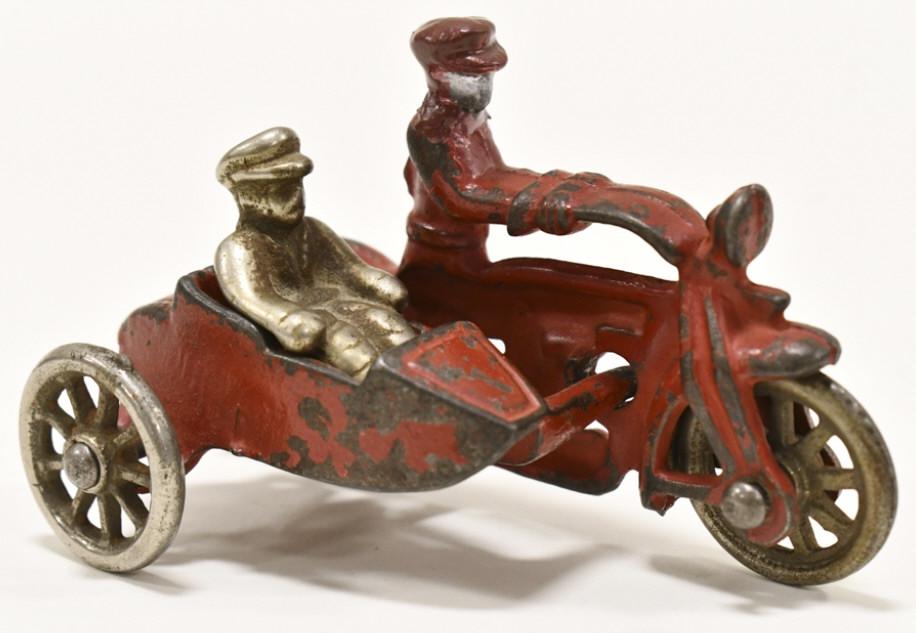 Hubley Cast Iron Cop Motorcycle w/ Sidecar (1 of 5)
