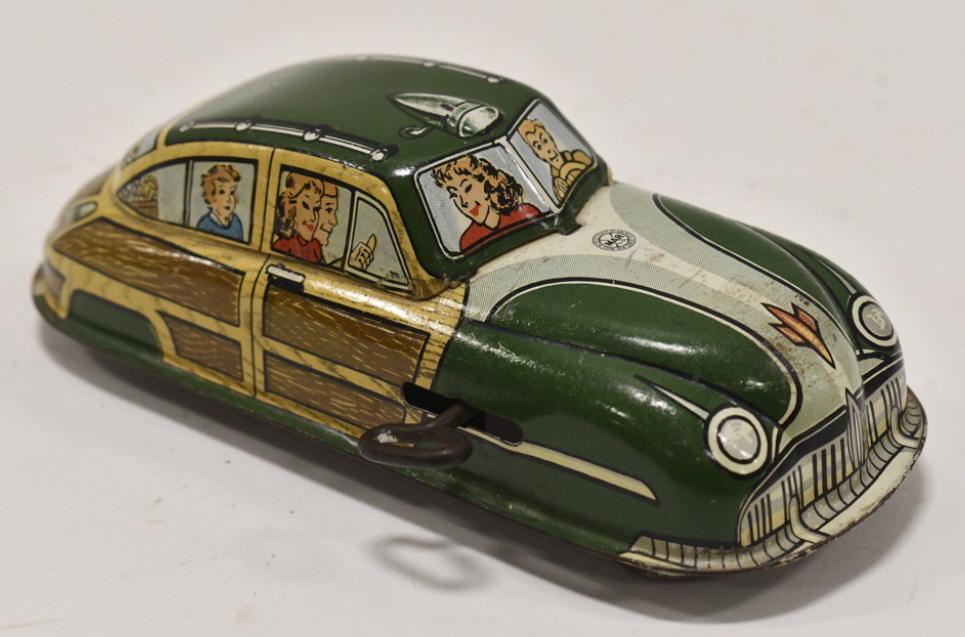 Marx Tin Litho Windup Woody Station Wagon (1 of 4)