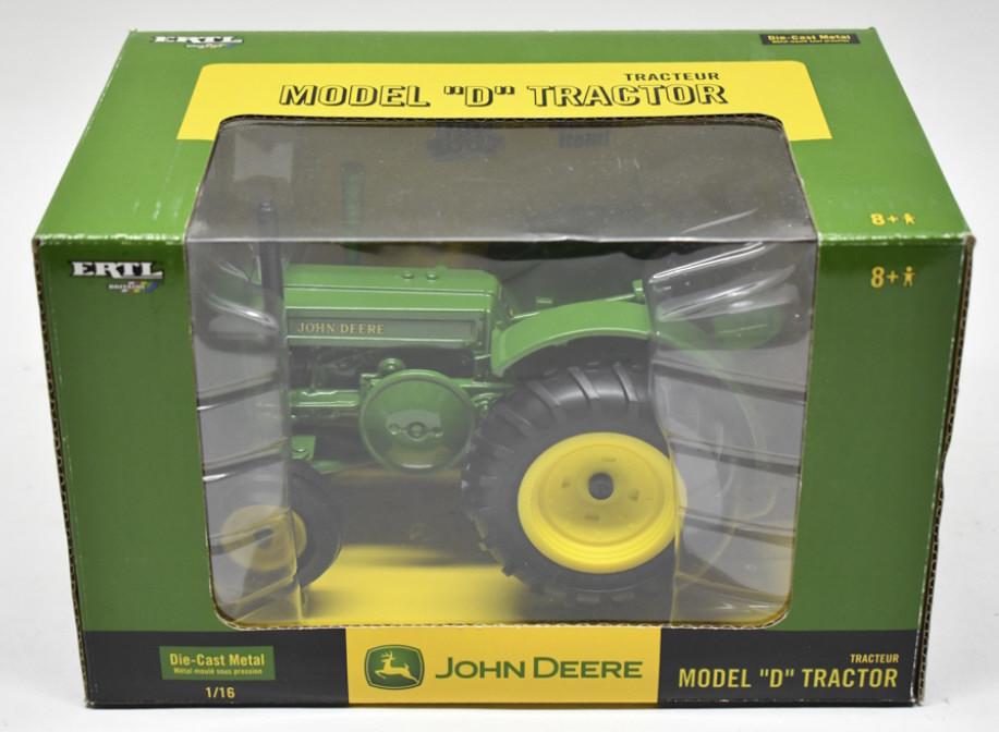 1/16 Ertl John Deere Model "D" Tractor: 1/16 scale Ertl John Deere Model "D" Tractor. Good condition new in the box. 60th Anniversary of Ertl