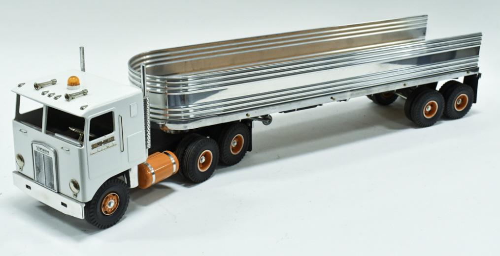 Custom Smith Miller Kenworth Silver Streak Trailer (1 of 11)