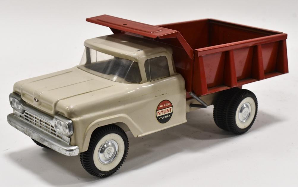 Original Nylint No. 6100 Ford Hydraulic Dump Truck (1 of 7)