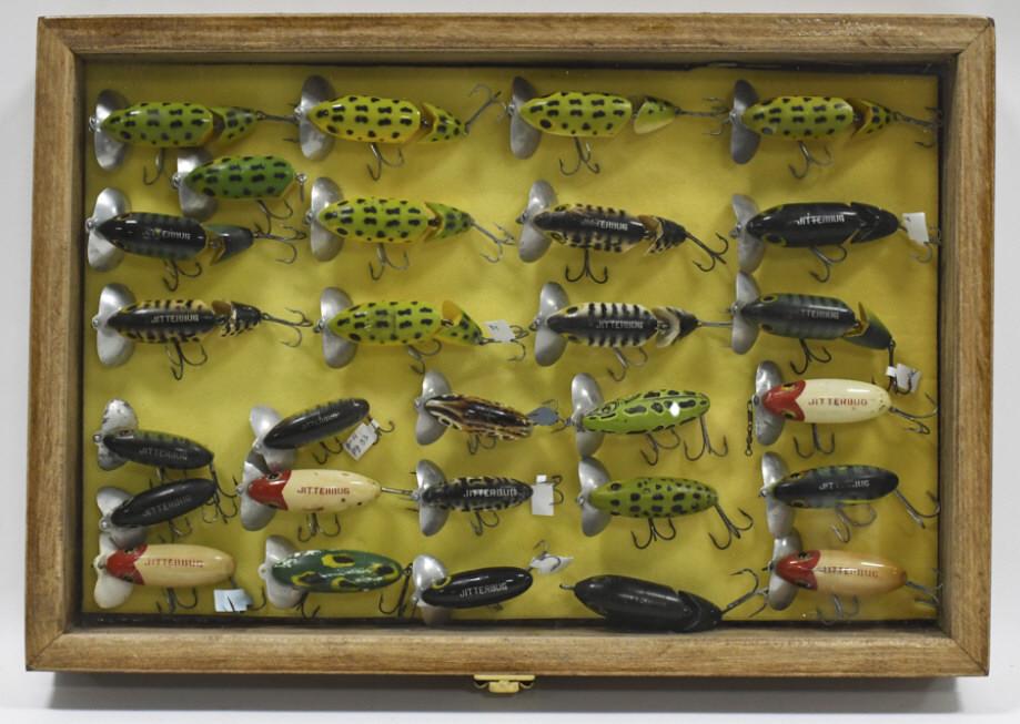 Vintage Arbogast Jitterbug Fishing Lures w Case (#1250) on Jan 08, 2023 ...