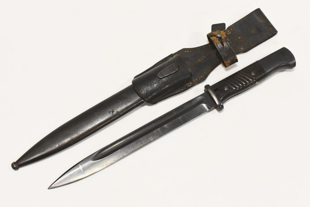 WWII German K98 Mauser Bayonet w/ Scabbard & Frog: WWII German K98 Mauser bayonet with matching scarbbard and leather frog. Bayonet appears to be in overall nice condition with some toning, plate loss, and wear from use and age. Leather frog does have