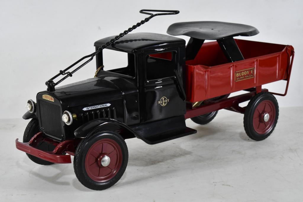Restored Buddy L International Ride On Dump Truck (1 of 10)