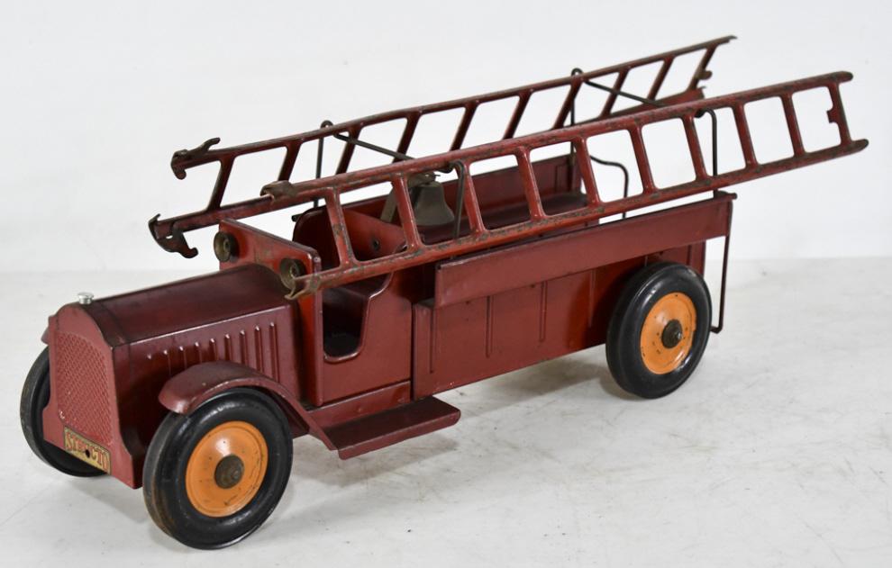 Original Structo Ladder Fire Truck (1 of 6)