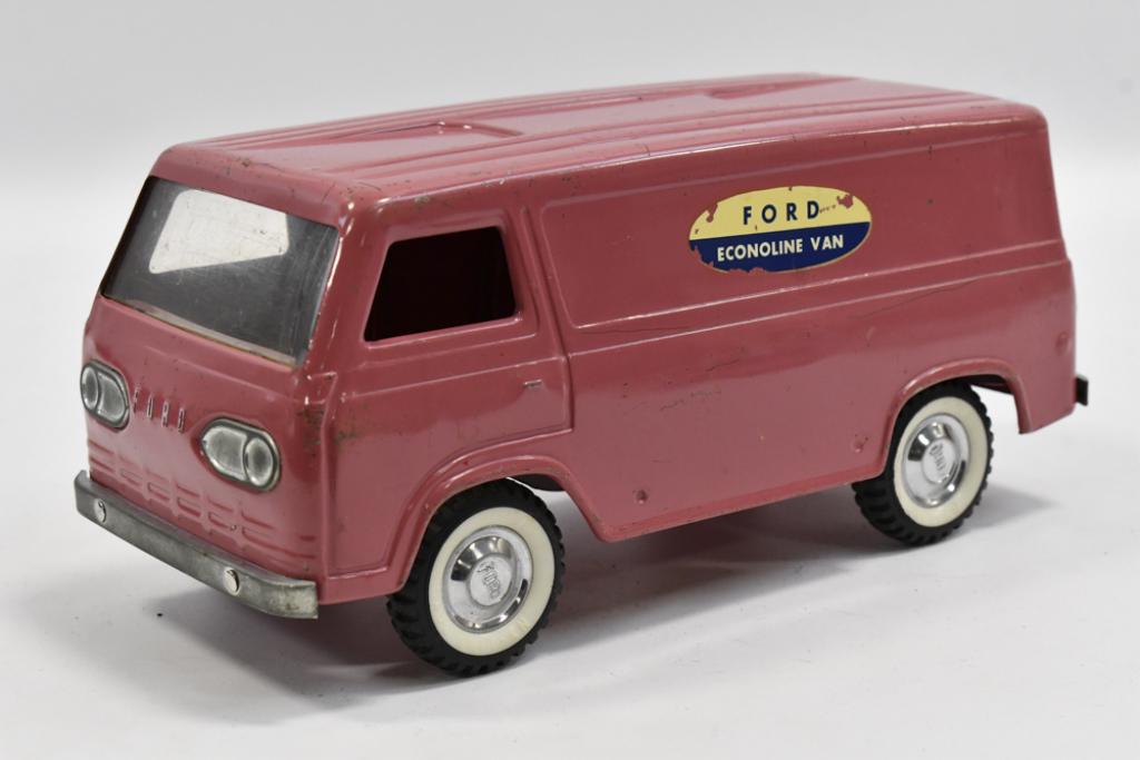 Nylint Pink Ford Econoline Van (1 of 6)