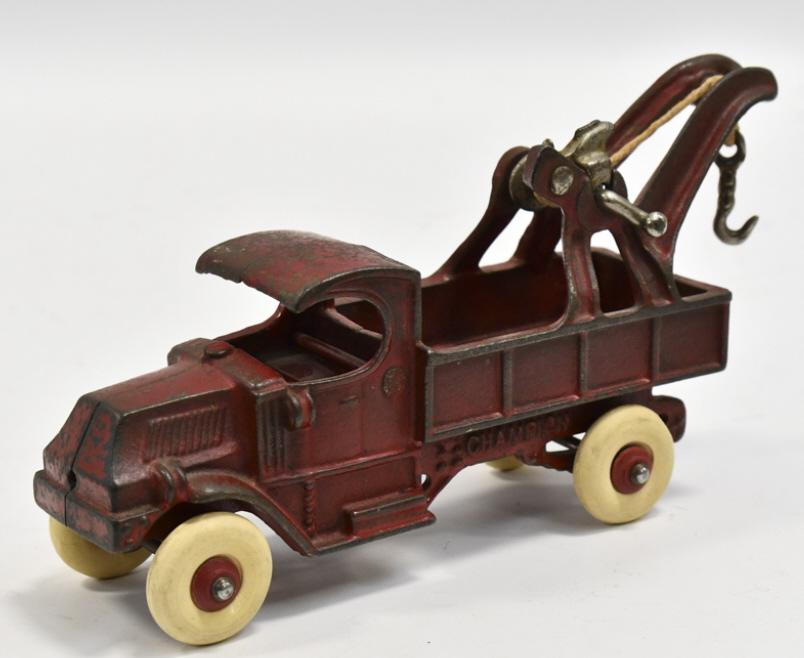 Original Champion Cast Iron Mack Wrecker Truck (1 of 7)