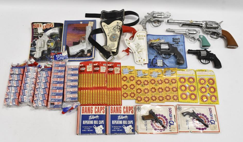 Lot Of Vintage Cap Guns, Roll Caps, & Holsters (1 of 10)