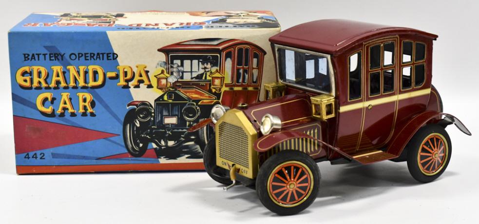 Japan Battery Operated Grand-Pa Car w/ Box (1 of 8)