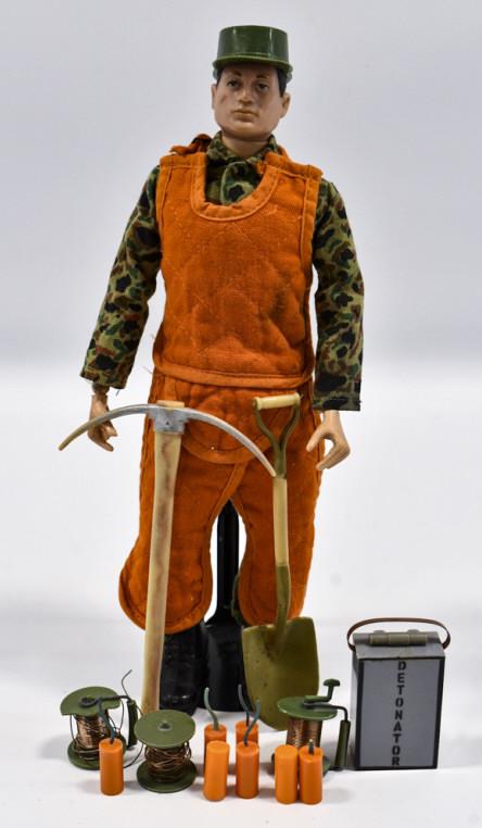 Vintage Hasbro GI Joe Army Combat Demolition Set (1 of 11)
