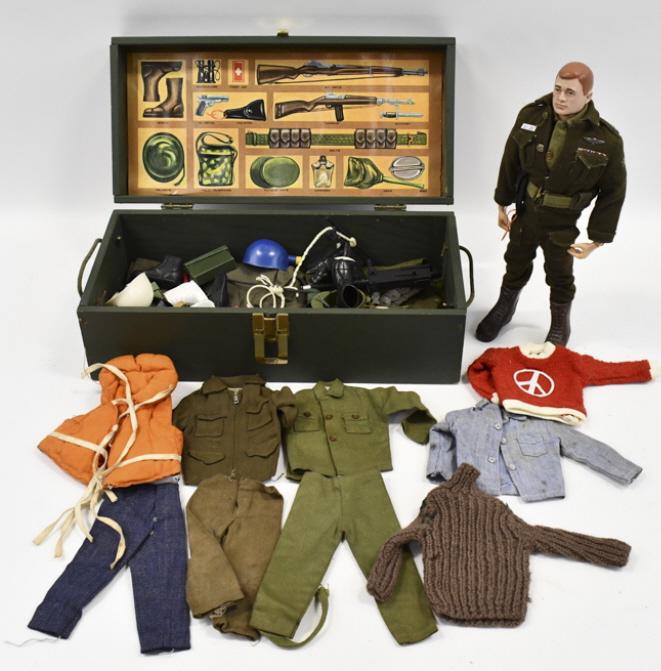 Vintage Hasbro GI Joe Figure With Footlocker (1 of 11)