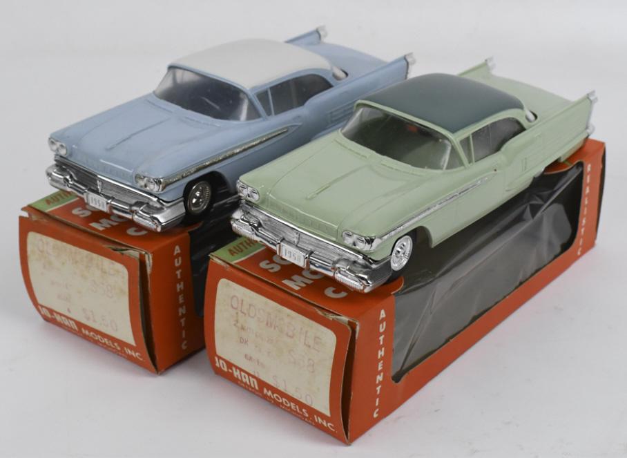 2) 1958 Oldsmobile Ninety Eight Dealer Promo Cars: Lot of two 1:25 scale original 1958 Oldsmobile Ninety Eight dealer friction promo cars in original boxes by Jo-Han. Both cars appear to be in very nice condition with light discoloration, light expect