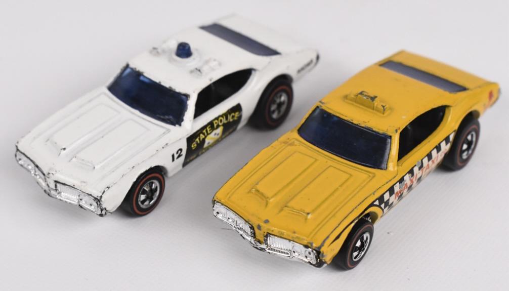 Two Hot Wheels Redline Flying Colors Olds 442s (1 of 12)
