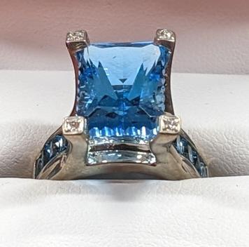 18K White Gold 10.30ct  Estate Blue Topaz Diamond (1 of 6)