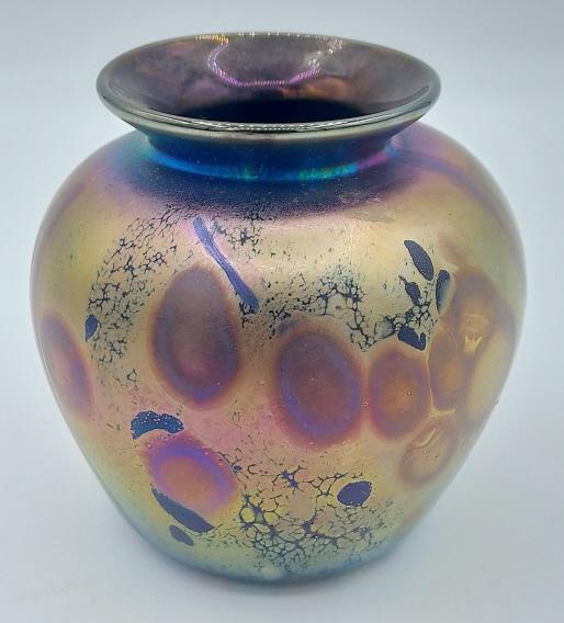 Arthur Alison Studio, Signed Art Glass Vase: Beautiful Arthur Alison, signed art glass vase. Features an iridescent blue finish. Vase is signed and numbered, 4631 on base. This piece measures 3.5" tall 3.25" across. Nice Condition. (4150)