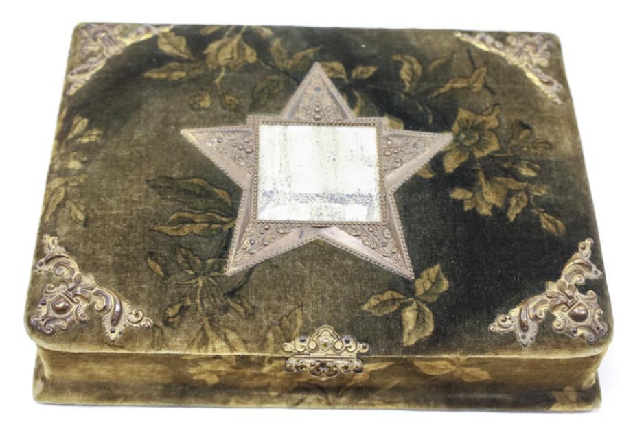 Antique Photo Box Filled With 23 Tin-Type Photos (1 of 11)