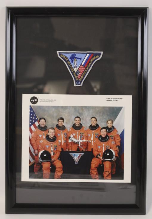 Space Shuttle Crew Mission STS-81 Patch & Picture (1 of 7)