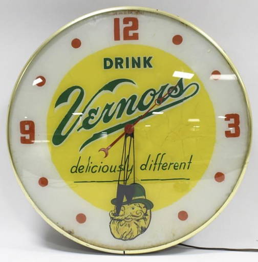 Vintage 20" Vernors Drink Lighted Adv Clock (8690) on Jan 22, 2023