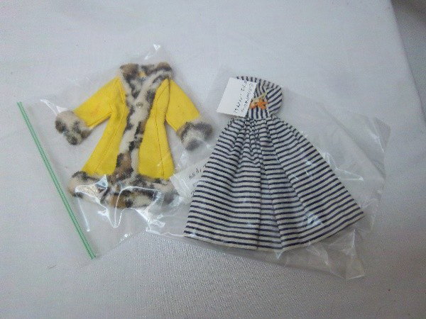 Barbie #912 Cotton Casual Dress and #1459 Great Co: Barbie #912 Cotton Casual Dress and #1459 Great Coat