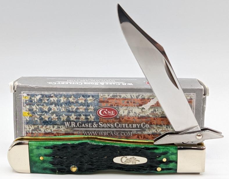 2019 Case XX Kentucky Bluegrass Cheetah 6111 1/2: 2019 Case XX Kentucky Bluegrass Peach Seed Jig Cheetah 6111 1/2 in Original Packaging. Knife is in like new condition. Blade length of 3-1/2in and overall length of 7-7/8in when open.