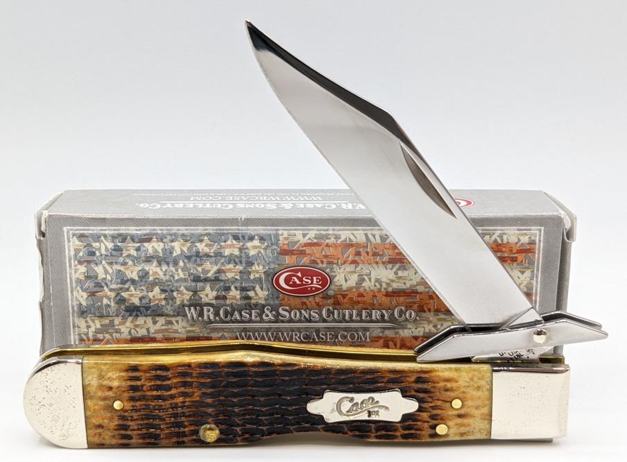 2021 Case XX Rogers Corn Cob Cheetah 6111 1/2: 2021 Case XX Antique Bone Rogers Corn Cob Jig Cheetah Cheetah 6111 1/2 in Original Packaging. Knife is in like new condition. Blade length of 3-1/2in and overall length of 7-7/8in when open.