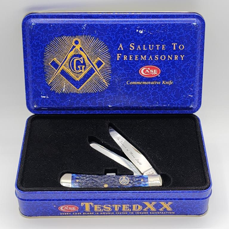 2011 Case XX Jigged Blue Bone Masonic Trapper: 2011 Case XX Jigged Blue Bone Masonic Trapper 6254 in Original Packaging. Knife is in like new condition. Largest blade length of 3-1/2in and overall length of 7-3/4in when open.